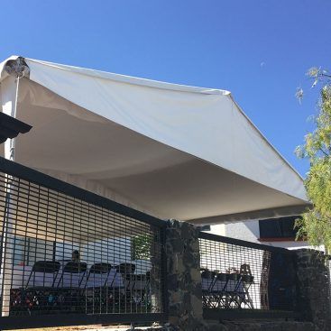 vista al plafón de una carpa 10x10