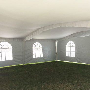 vista al interior de una carpa 10x10