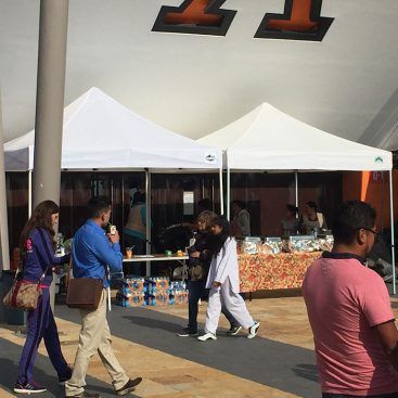 dos módulos de 3x3 en una feria para venta de comida